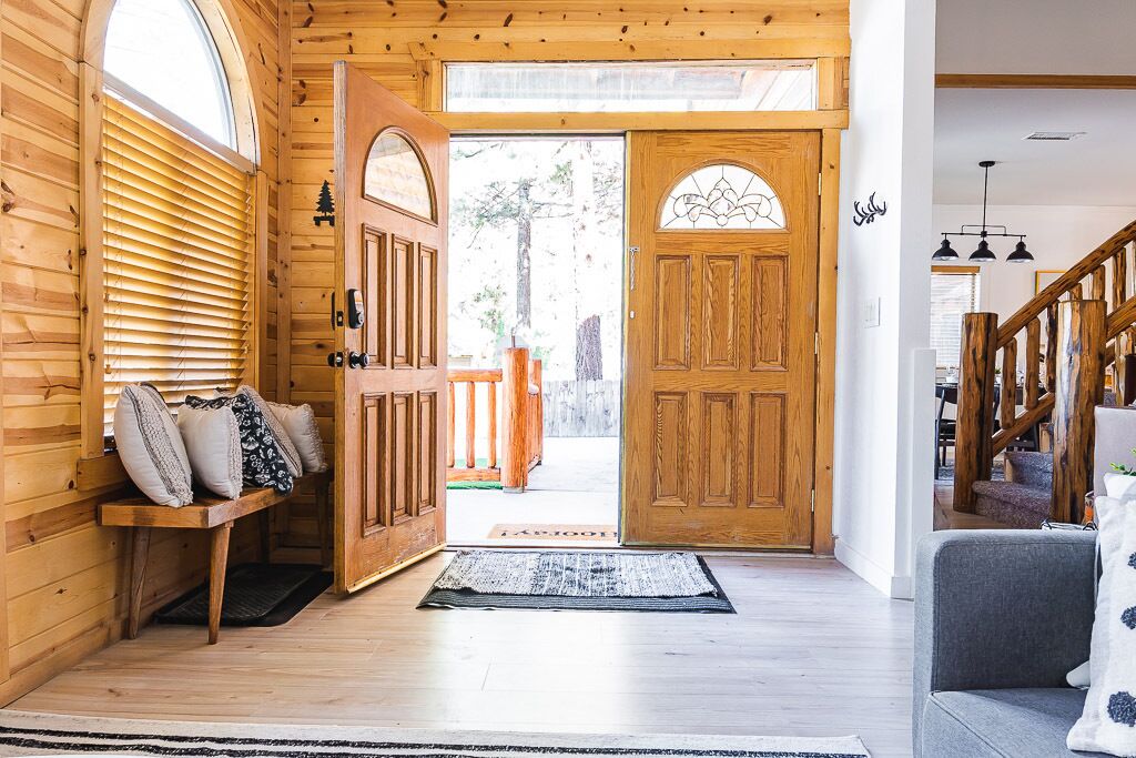 Televisor intel·ligent, llar de foc, videojocs i biblioteca musical 