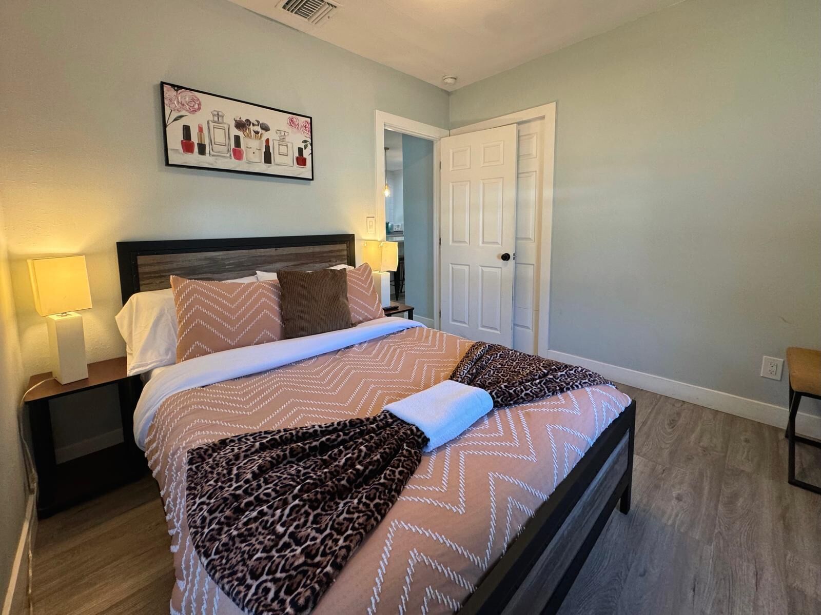 2 habitaciones, tabla de planchar con plancha y wifi gratis 