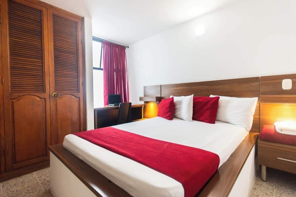 Standard Double Room | Egyptian cotton sheets, premium bedding, desk, laptop workspace