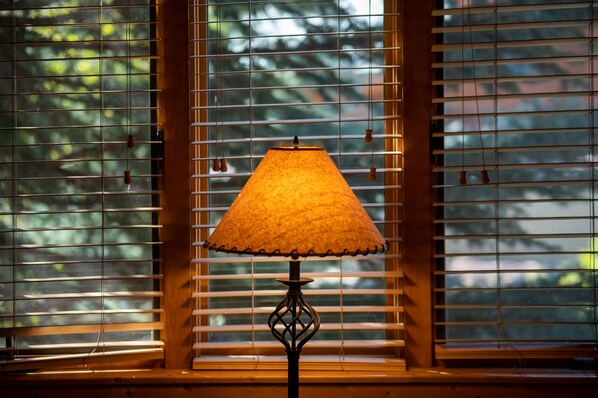 A lamp with a textured shade in front of a window with blinds. - Modern 2 floor condo with all the amenities, close to Canyons Village, Sleeps 6 (Park City)