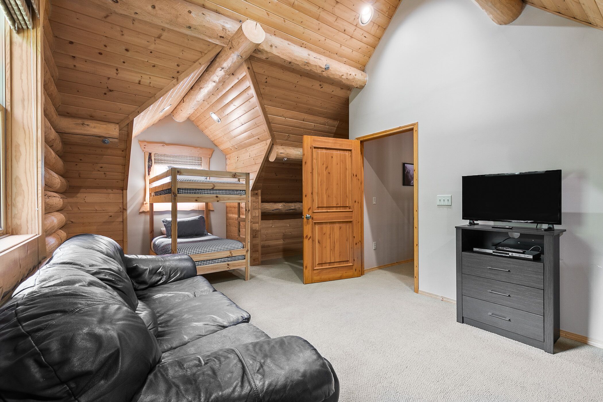 Grande Lodge: Luxurious Log Home On 6+ Acres W/ Hot Tub Near Hikes & More! - Skykomish