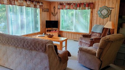 Up North getaway - short walk to lake