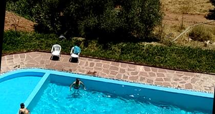 villa avec piscine et vue panoramique