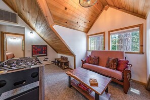 TV, fireplace, offices - The Knotty Sparrow ~ Prime Spot + S’mores Nights (Shaver Lake)
