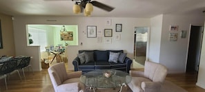 Smart TV, fireplace, video games, table tennis