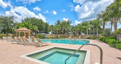 Beautiful 3Br/2.5Ba Golf Course Townhome w/Bunk Room for the Kids!