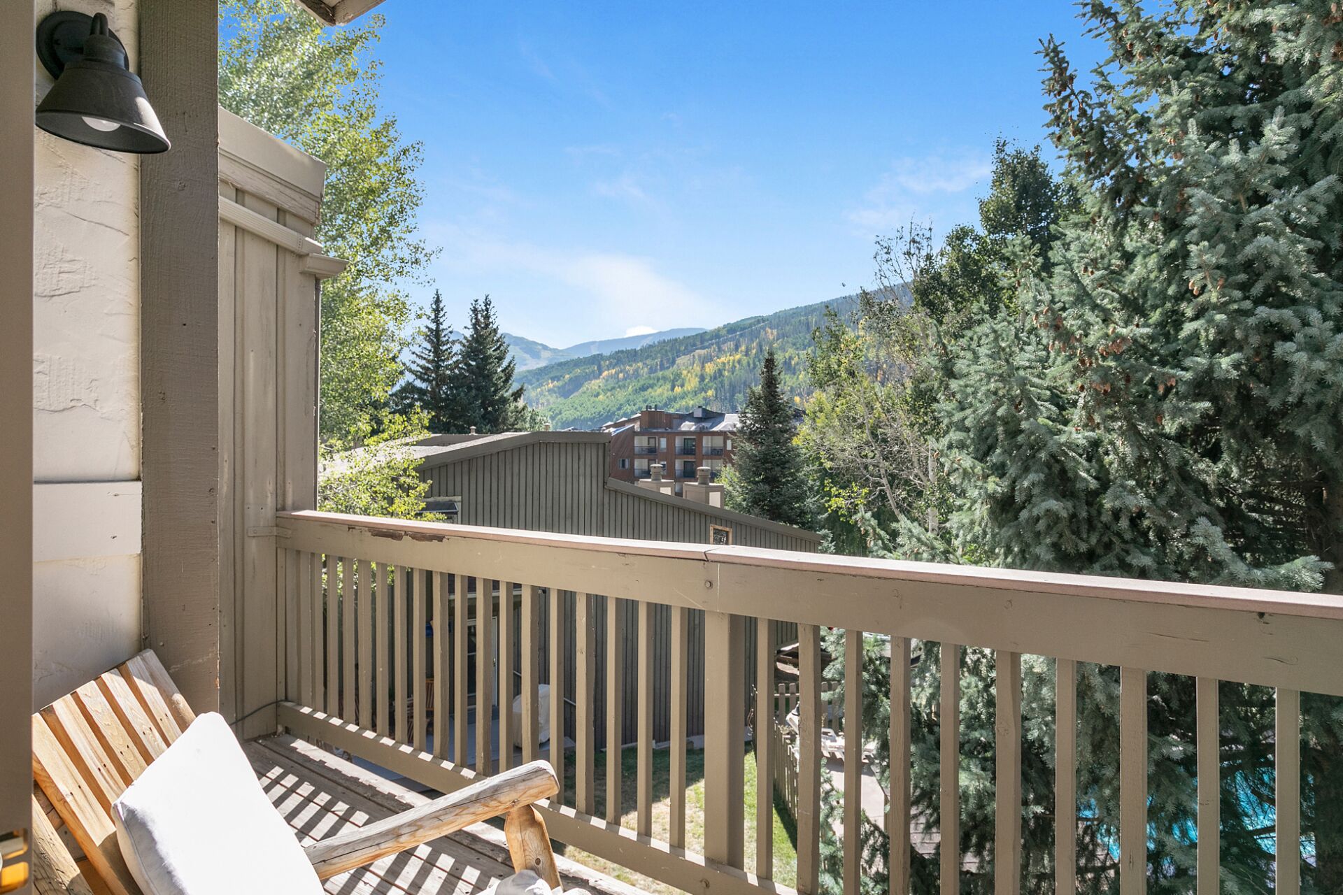 Outdoor Pool, Gas Grill, Private Washer/Dryer, On Bus Route