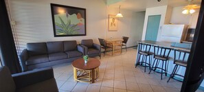 スマートテレビ、DVD プレーヤー、書庫