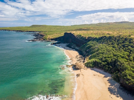 On the beach, beach towels. sweet escape - Moloka'i living