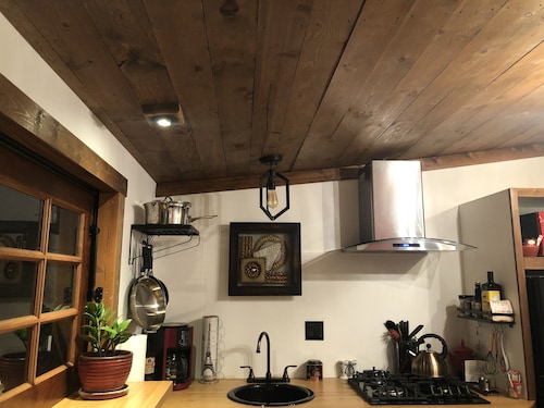 Ranchito Paraiso: Pet-friendly Rustic Elegance in the Desert 