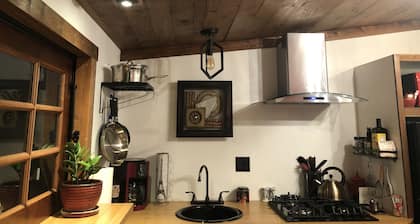 Ranchito Paraiso: Pet-friendly Rustic Elegance in the Desert