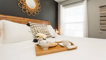 3 bedrooms, desk, iron/ironing board, free WiFi