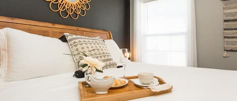 3 habitaciones, escritorio, tabla de planchar con plancha y wifi gratis