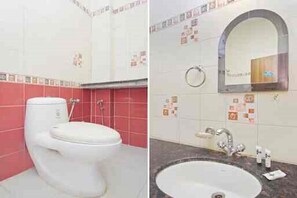 Shower, rainfall showerhead, free toiletries, bathrobes