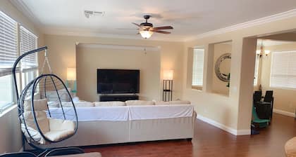 2300SF LUX 3BD HOUSE WITH BIG BACK YARD