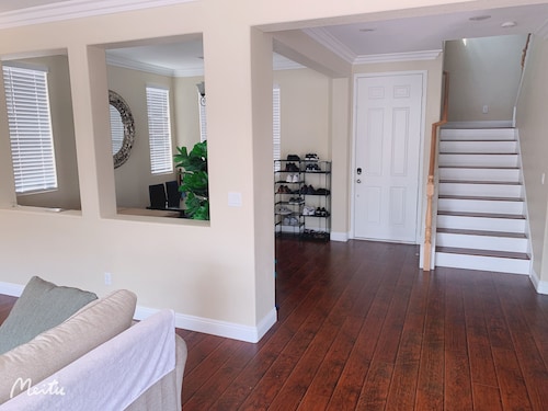 2300SF LUX 3BD HOUSE WITH BIG BACK YARD