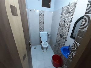 Regadera, regadera tipo lluvia, amenidades de baño gratuitas, batas