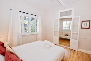 4 bedrooms, desk, iron/ironing board, free WiFi