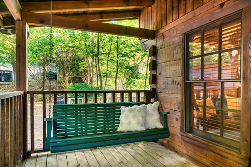​Secluded 4BR Cabin w/ Hot Tub & Games and Huge Decks!!