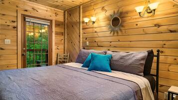 4 bedrooms, iron/ironing board, travel crib, WiFi (free)