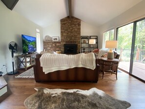 Unclassified image, 3 of 33, button - Gorgeous Home Near Whitefish Lake and Ski Resort! (Whitefish)