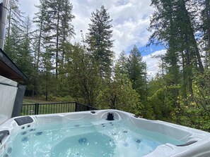 Unclassified image, 4 of 33, button - Gorgeous Home Near Whitefish Lake and Ski Resort! (Whitefish)