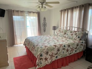 2 bedrooms, iron/ironing board, WiFi, bed sheets - Huge Oct savings!  Sea-Esta! condo, Beach, Pool, Key Colony Beach! (Key Colony Beach)