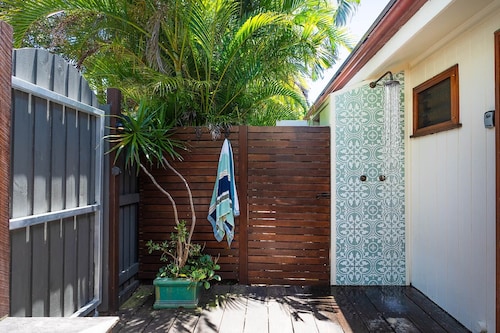 Tallows Beach Studio, dog friendly, modern, quiet!