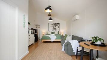 Bureau, fer et planche Ă repasser, Wi-Fi gratuit, draps fournis