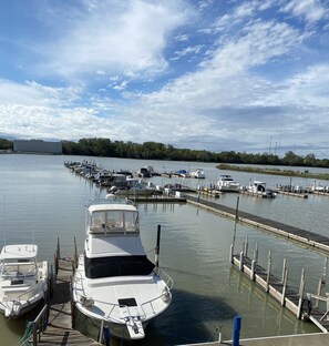 Marina - Newly Remodeled/ Beautiful Waterfront Condo - 30' dock (Port Clinton)