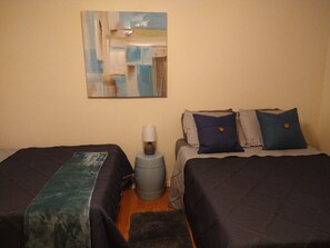 3 bedrooms, desk, iron/ironing board, bed sheets