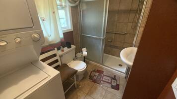 Douche, serviettes fournies