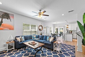 Smart-TV, Kamin, Videospiele, DVD-Player