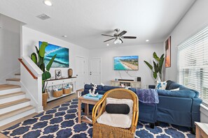 Smart-tv, een open haard, videospelletjes en een dvd-speler