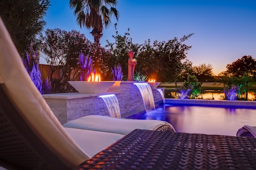 LAKEFRONT!FREE HEATED POOL,SPA. BOAT, KAYAK. EV charger. Ocotillo Chandler. 
