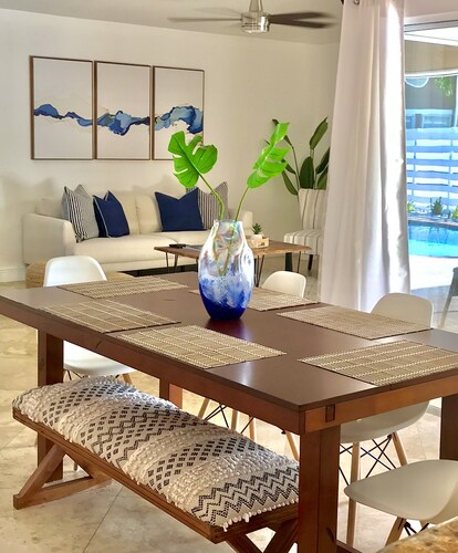 Kendall Keys Oasis Entire Dream Home with HEATED Pool, Theater & Arcade