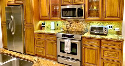 Kendall Keys Oasis Entire Dream Home with HEATED Pool, Theater & Arcade