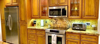 Kendall Keys Oasis Entire Dream Home with HEATED Pool, Theater & Arcade