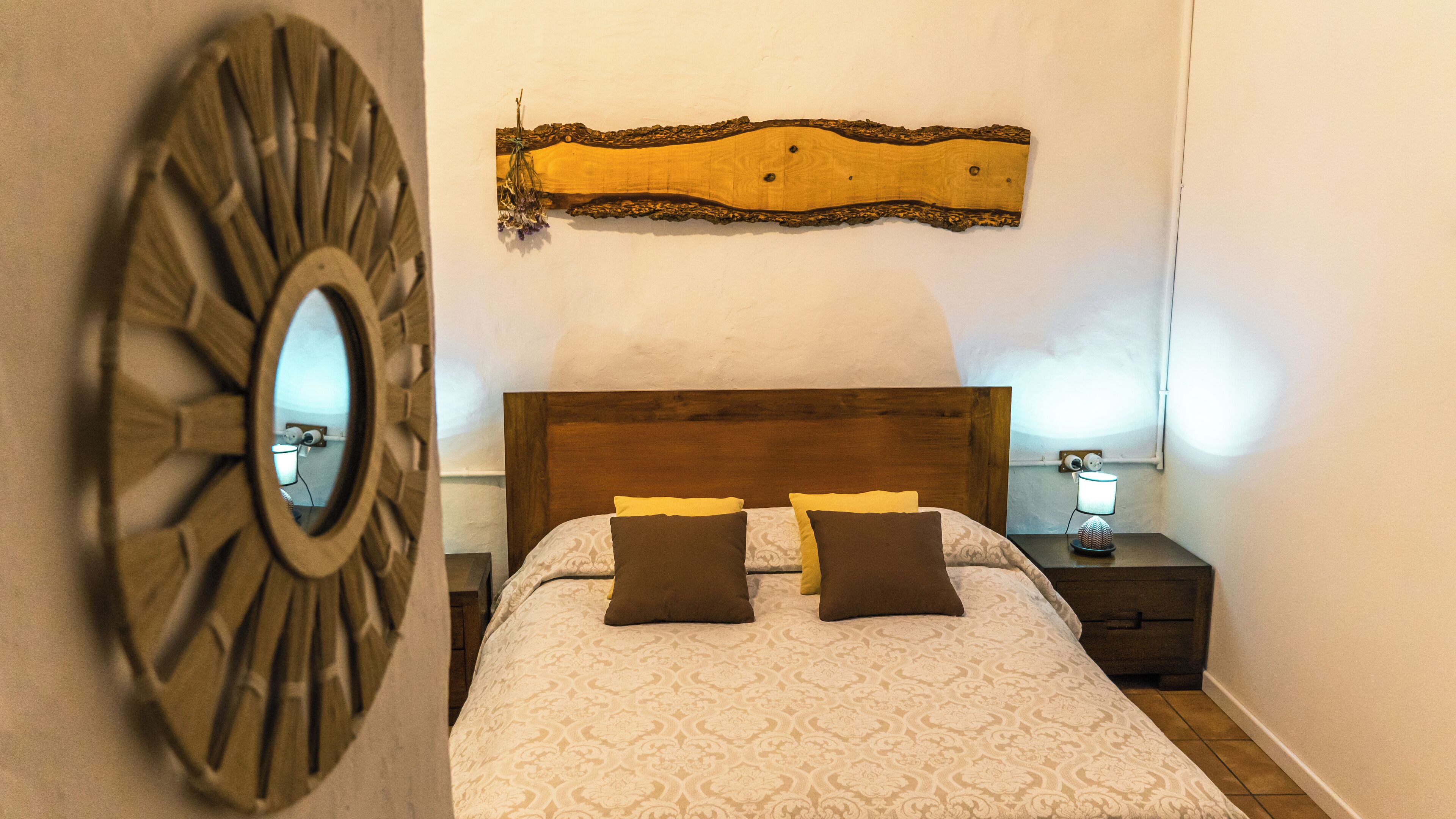 4 slaapkamers, een strijkplank/strijkijzer, reisbedje, gratis wifi