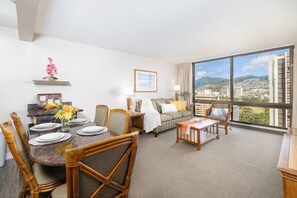 Smart TV - Beautiful Mountain View in Waikiki Sunset + Parking (Honolulu)
