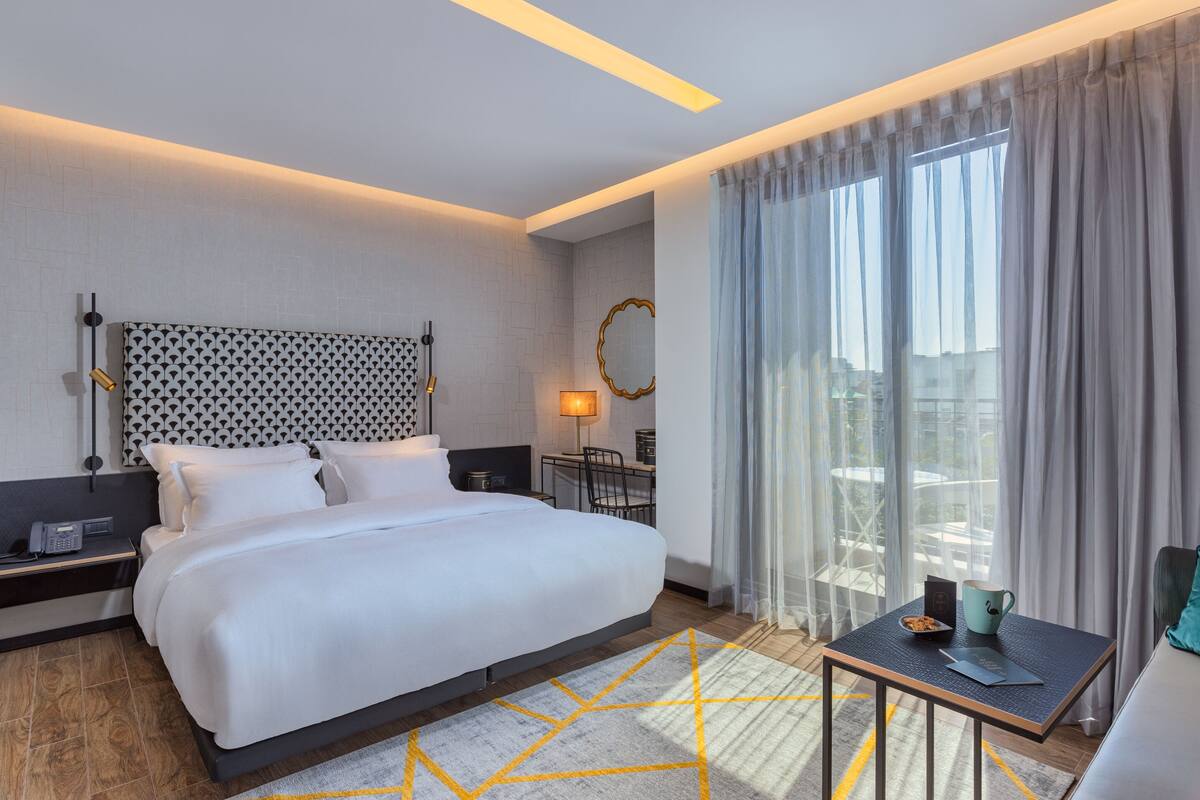 deluxe double room, balcony | desk, blackout curtains, free cots/infant beds, free wifi