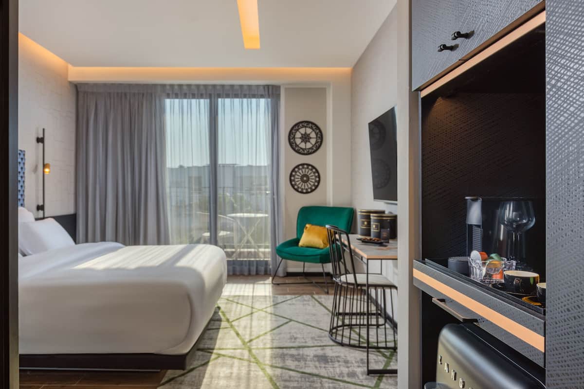 Habitación doble superior, balcón | Escritorio, cortinas blackout, cunas gratuitas y wifi gratis