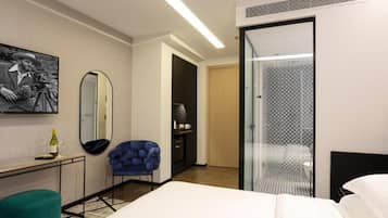 Superior Double Room | Desk, blackout curtains, free cots/infant beds, bed sheets