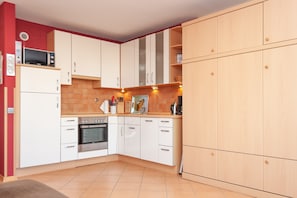 Køleskab, mikrobølgeovn, ovn, opvaskemaskine