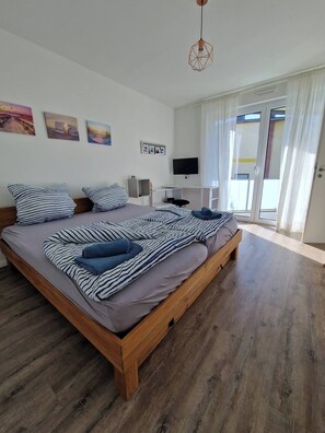 3 habitaciones, tabla de planchar con plancha, wifi y ropa de cama 