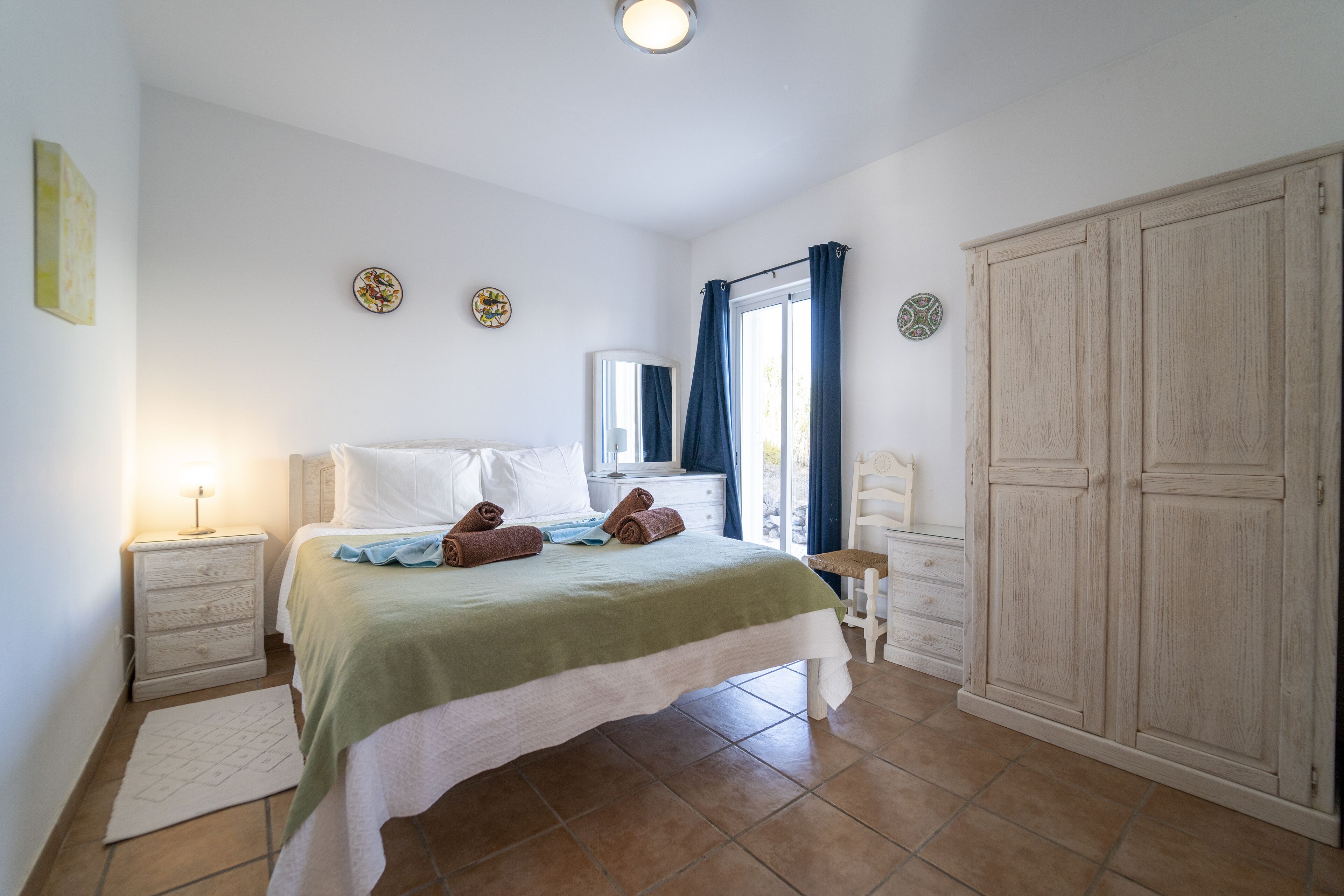 4 bedrooms, iron/ironing board, free WiFi, bed sheets