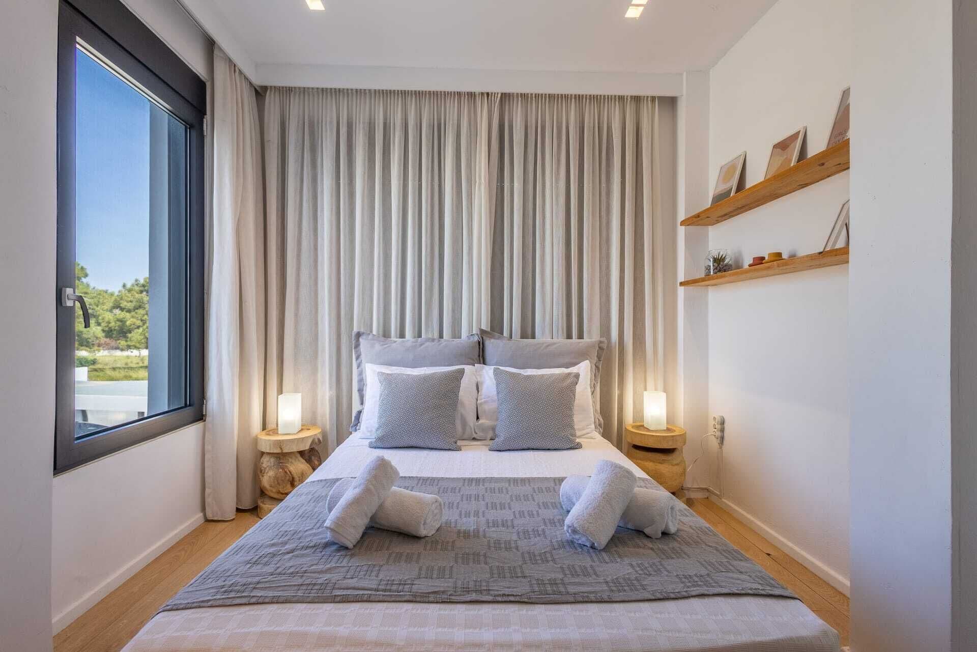 6 bedrooms, iron/ironing board, free WiFi, bed sheets