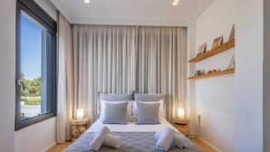 Room - Spacious beach front Vila with 100 sqm infinity pool,  a basket ball court (Rhodes)
