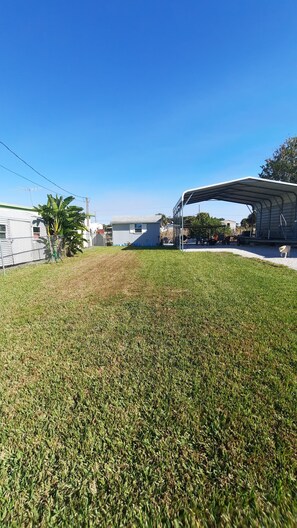 Property grounds - Tiny House Couples Retreat Lake Okeechobee  (Okeechobee)