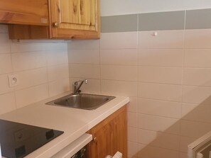 Kylskåp, mikrovågsugn och diskmaskin